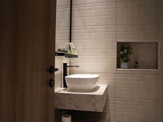 Lavenue Resthouse Apartment Низва Стая снимка
