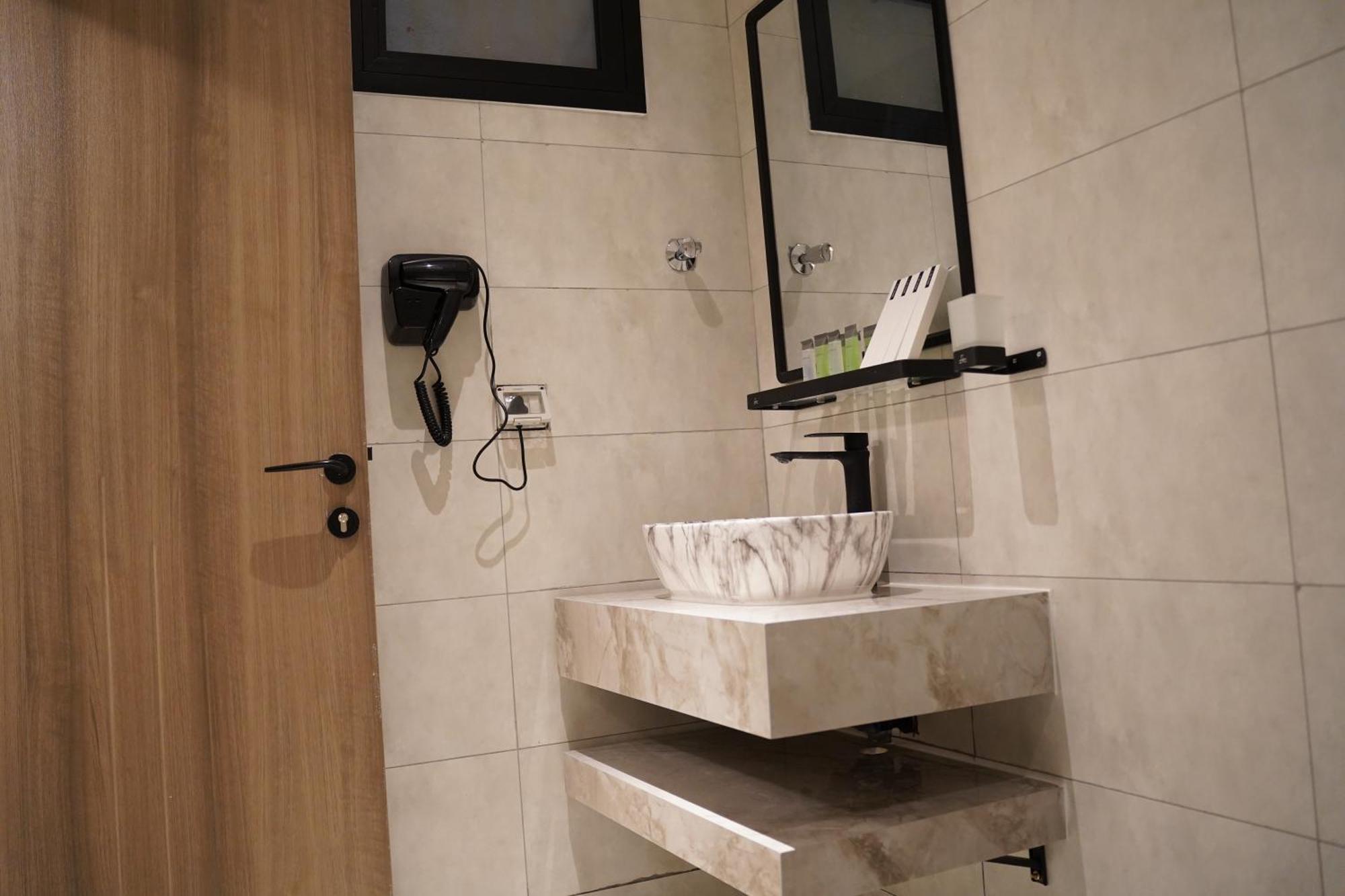Lavenue Resthouse Apartment Низва Екстериор снимка