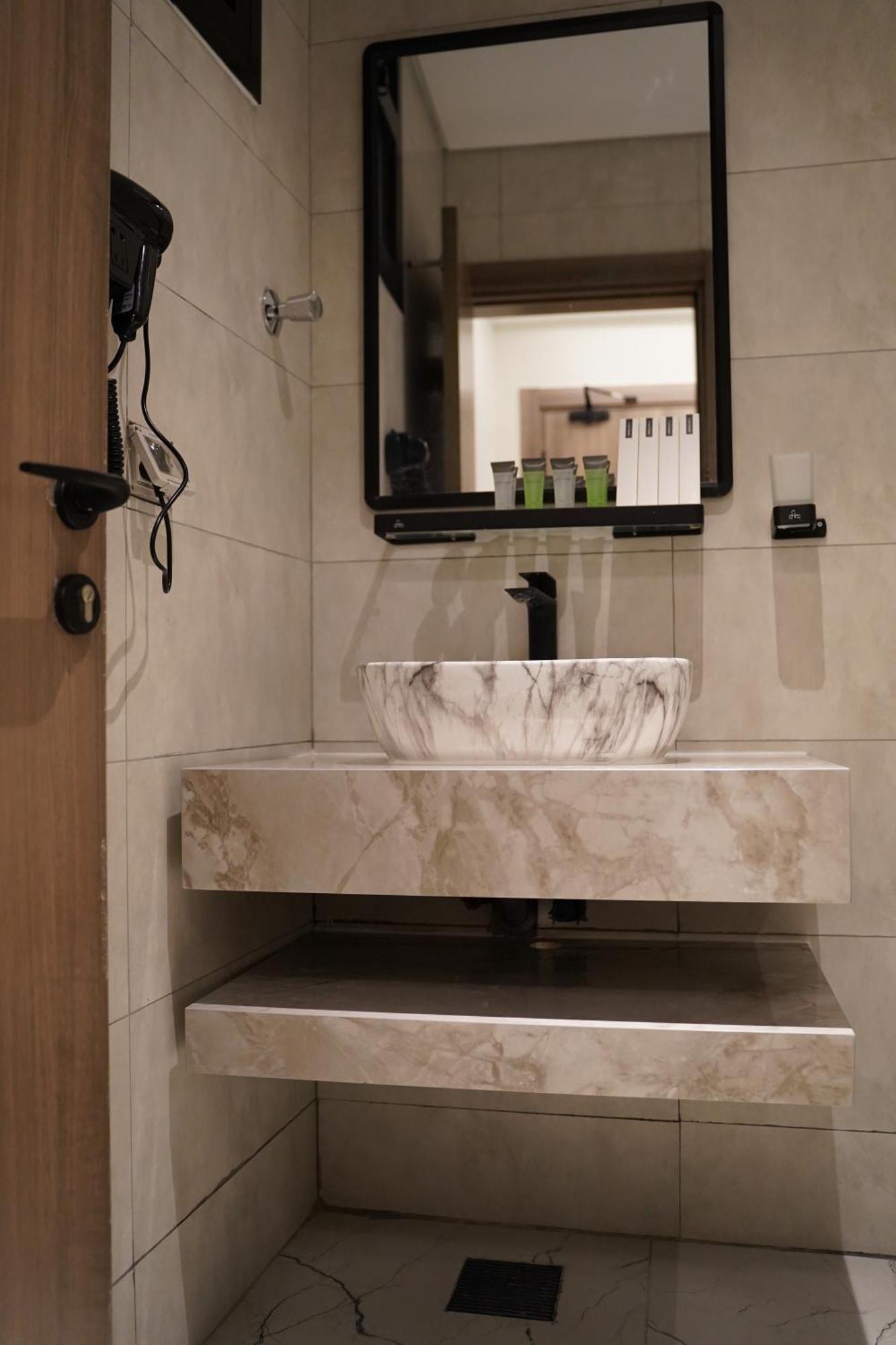 Lavenue Resthouse Apartment Низва Екстериор снимка